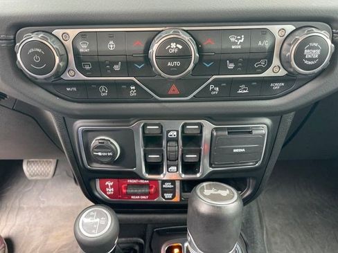Certified 2024 Jeep Wrangler Unlimited Rubicon AWD/4WD image 46