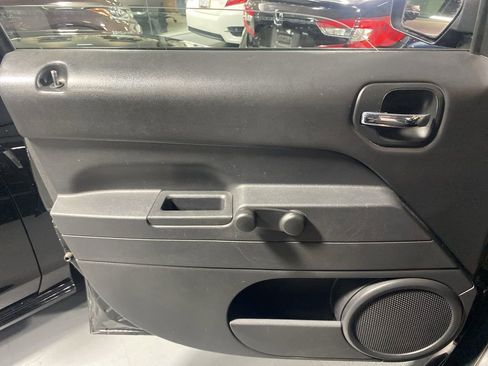 Used 2017 Jeep Patriot Sport FWD image 10