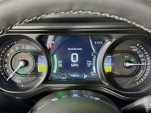 Used 2025 Jeep Wrangler Sahara w/ Safety Group image 18