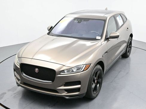 Used 2017 Jaguar F-PACE Premium image 41