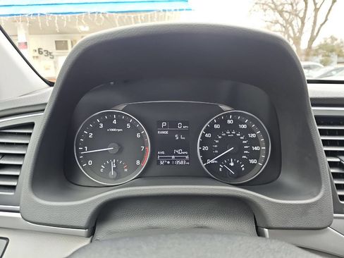 Used 2017 Hyundai Elantra SE image 13