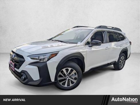 Used 2025 Subaru Outback Premium AWD/4WD image 1