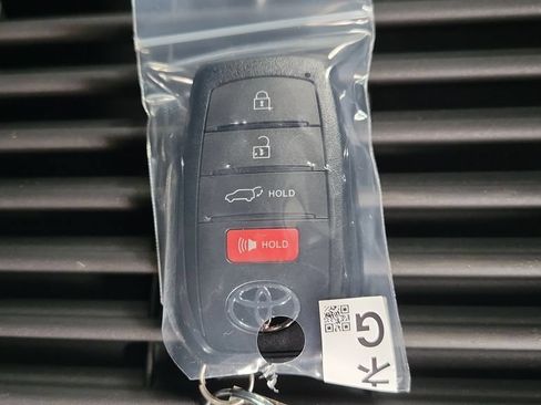 Used 2026 Toyota C-HR AWD/4WD image 28