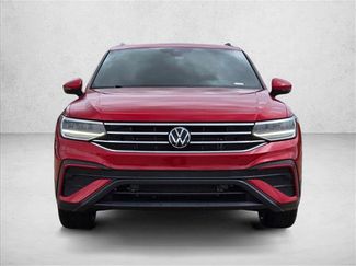 Used 2024 Volkswagen Tiguan SE w/ Panoramic Sunroof Package FWD video 2
