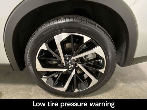 Used 2024 Mitsubishi Outlander SE image 9