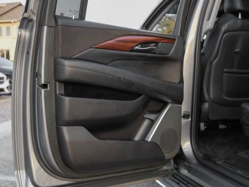 Used 2020 Cadillac Escalade ESV Luxury w/ Escalade Sport Edition image 51