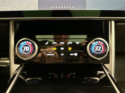 Used 2023 Land Rover Range Rover SE image 21