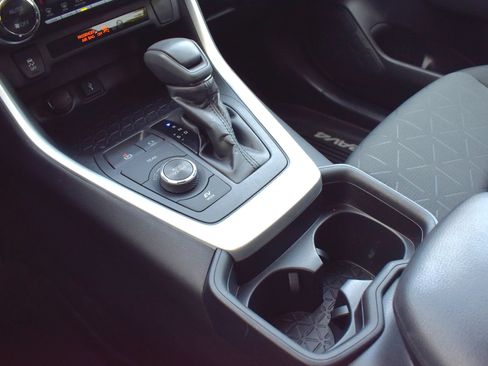 Used 2020 Toyota RAV4 XLE w/ All Weather Liner Package AWD/4WD image 23