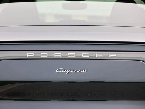 Certified 2023 Porsche Cayenne Platinum Edition AWD/4WD image 18