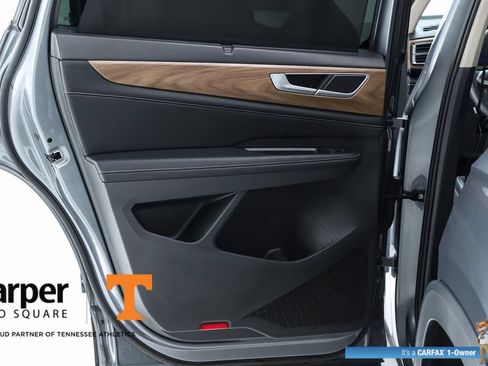 Used 2024 Volkswagen Atlas SE w/ Panoramic Sunroof Package FWD image 17