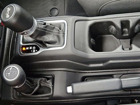 Used 2024 Jeep Wrangler Unlimited Sport AWD/4WD image 25