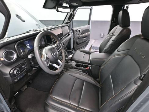 Used 2024 Jeep Wrangler Unlimited Sahara AWD/4WD image 22