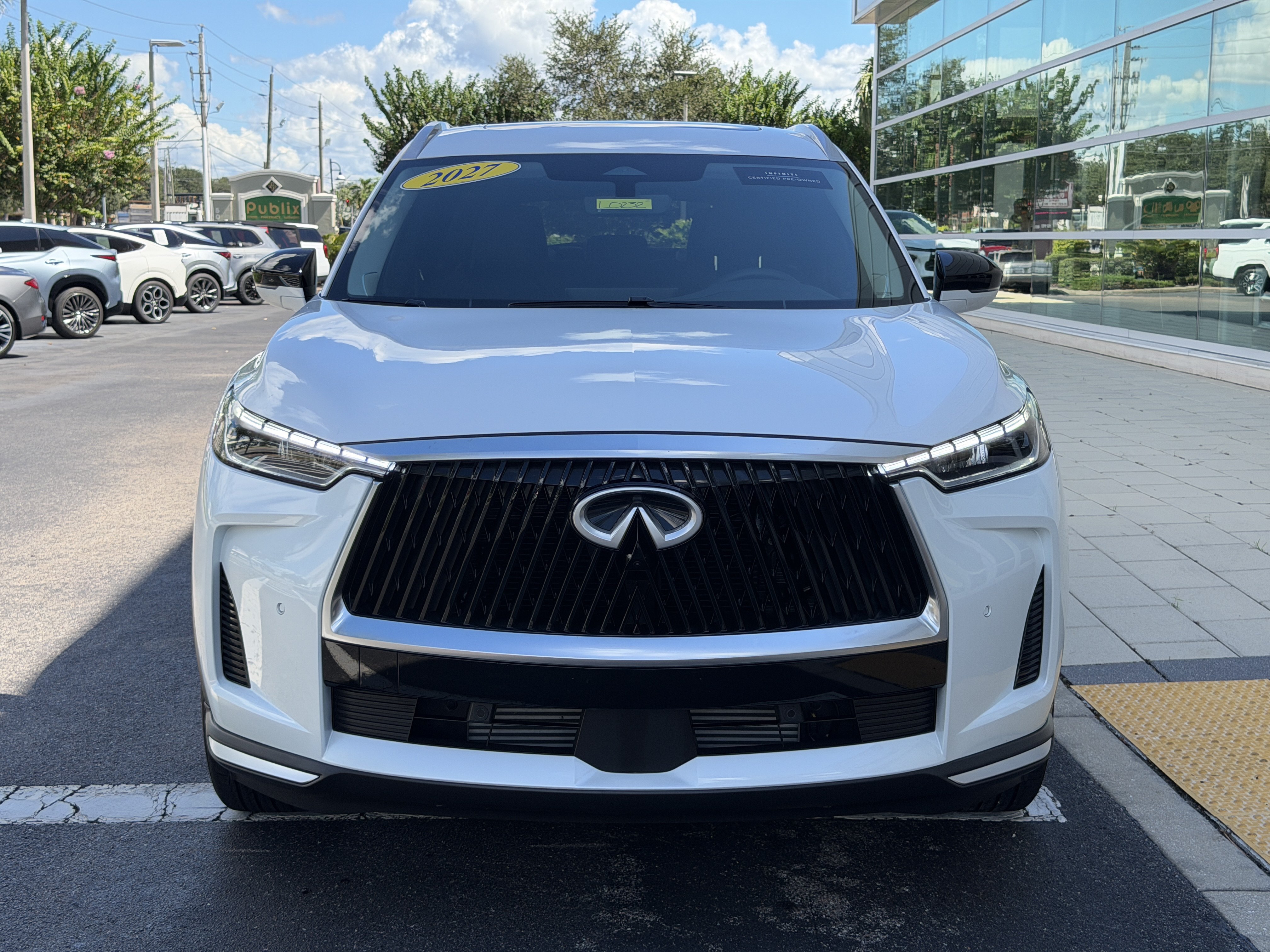 Certified 2027 INFINITI QX60 Luxe w/ Cargo Package FWD image 2