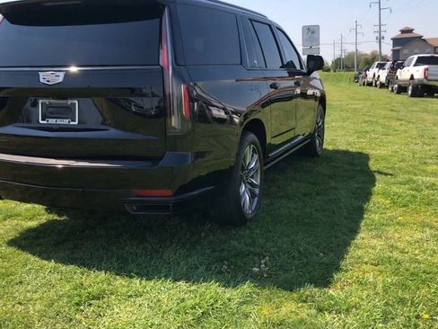Used 2023 Cadillac Escalade ESV Sport Platinum AWD/4WD image 7