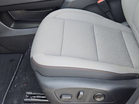 New 2027 Chevrolet Traverse LT FWD image 23