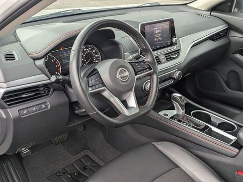 Used 2025 Nissan Altima 2.5 SR FWD image 31