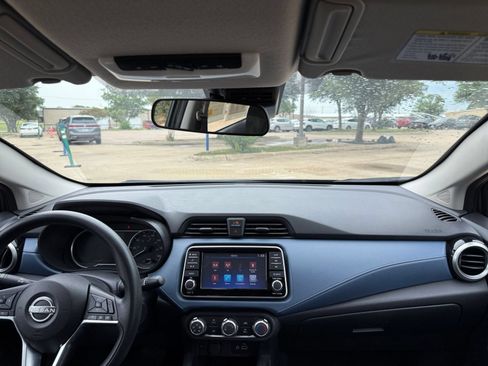 Used 2025 Nissan Versa SV FWD image 33