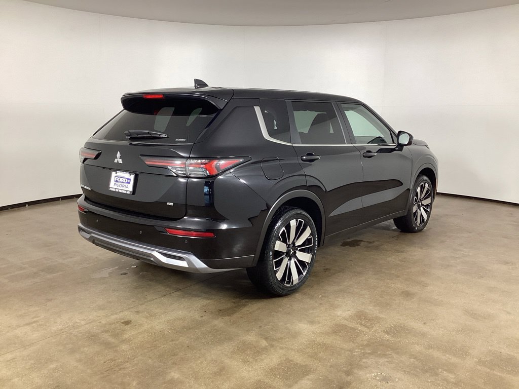 Used 2025 Mitsubishi Outlander SE AWD/4WD image 5