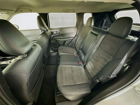 Used 2025 Mitsubishi Outlander SE image 27