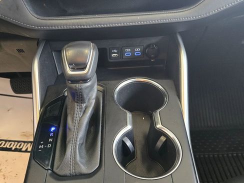 Used 2022 Toyota Highlander XLE image 19