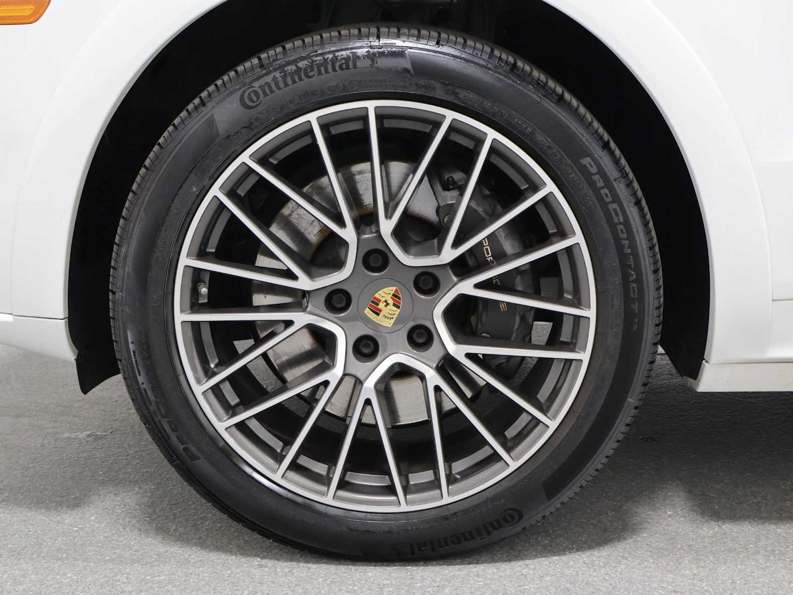 Used 2022 Porsche Cayenne AWD/4WD image 40