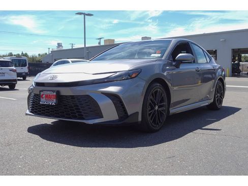 Used 2025 Toyota Camry SE FWD image 7