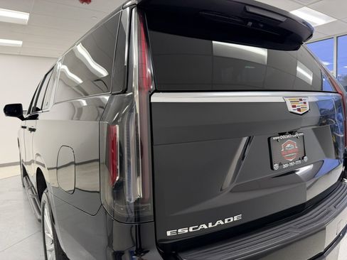 Used 2023 Cadillac Escalade ESV Luxury image 41