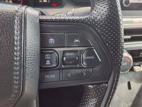 Used 2025 Toyota Tacoma SR5 AWD/4WD image 15