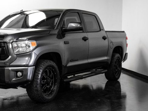 Used 2017 Toyota Tundra SR5 image 8