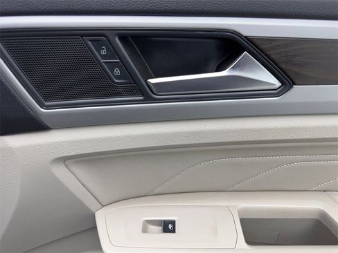 Used 2023 Volkswagen Atlas SE w/ Panoramic Sunroof Package image 52