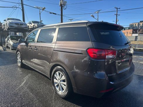 Used 2016 Kia Sedona LX w/ LX Essentials Premium Package image 4