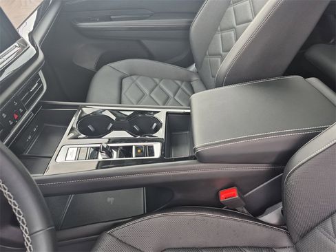 Used 2024 Volkswagen Atlas SE image 27