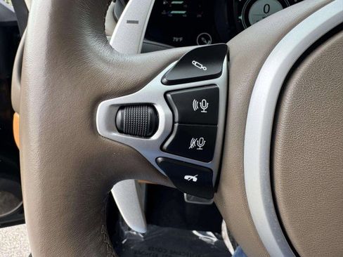 Used 2022 Aston Martin V8 Vantage Roadster RWD image 27