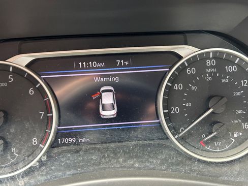 Used 2025 Nissan Sentra SV image 9