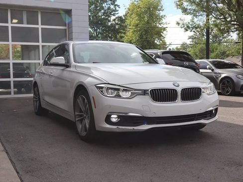 Used 2018 BMW 330i xDrive Sedan AWD/4WD image 6