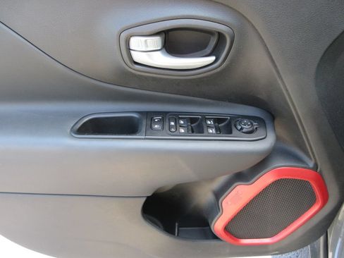 Used 2023 Jeep Renegade Trailhawk w/ Sun/Sound Group AWD/4WD image 24