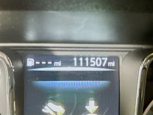 Used 2017 Nissan Titan SV image 4