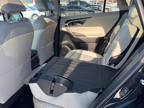 Used 2023 Toyota RAV4 Limited image 31