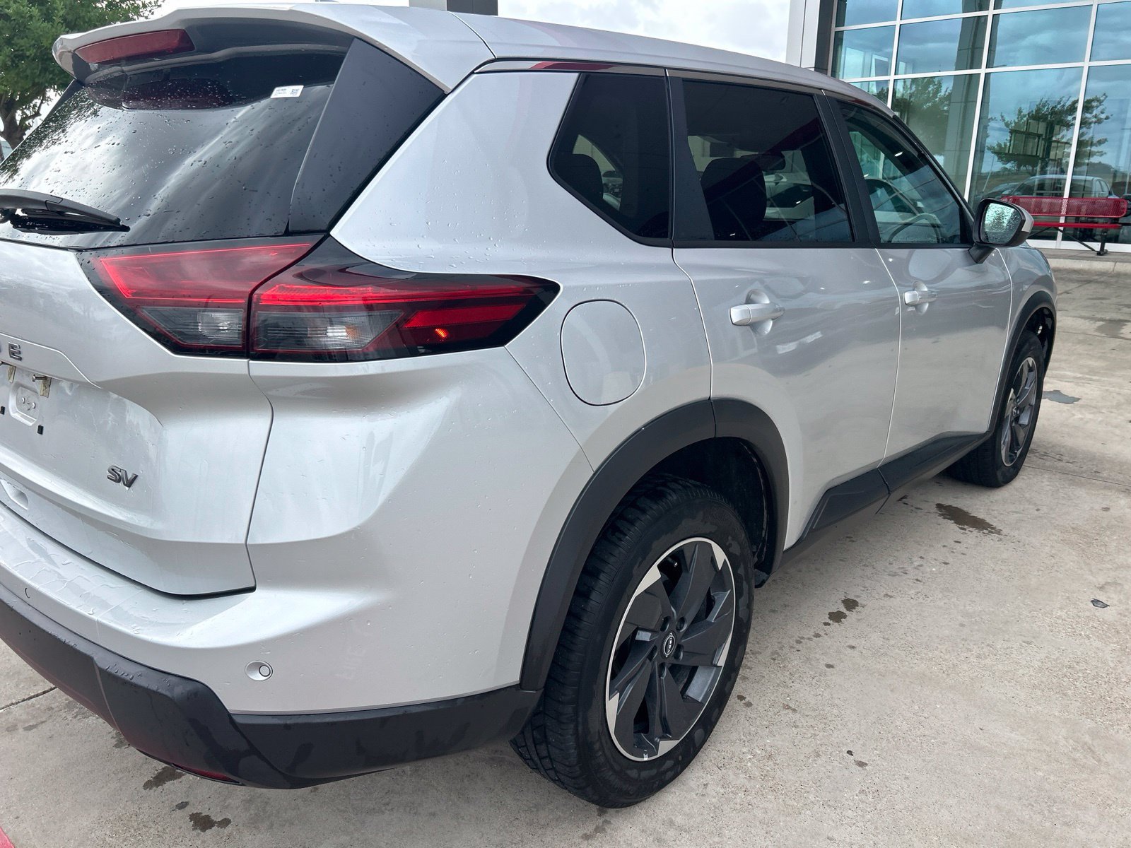 Used 2024 Nissan Rogue SV FWD image 10