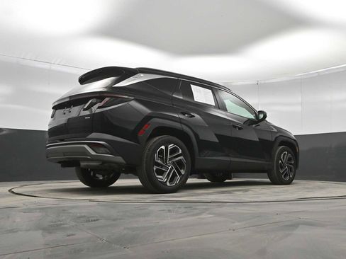 Certified 2025 Hyundai Tucson Limited AWD/4WD image 38