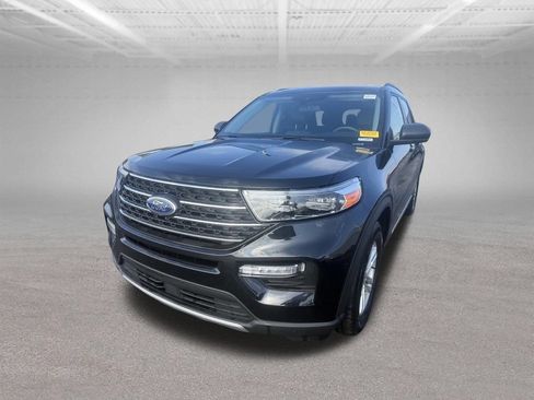Used 2024 Ford Explorer XLT w/ Equipment Group 202A AWD/4WD image 12