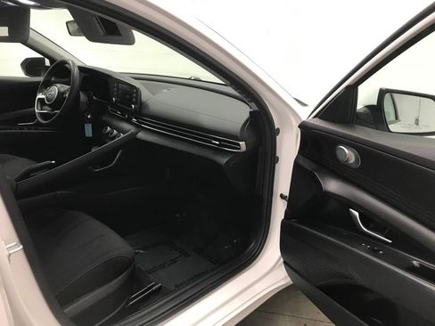 Used 2023 Hyundai Elantra SE image 40