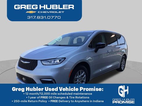 Used 2024 Chrysler Pacifica Touring-L FWD image 12