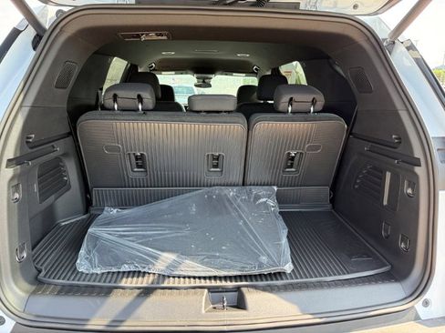 New 2026 Chevrolet Traverse LT w/ Midnight/Sport Edition FWD image 17