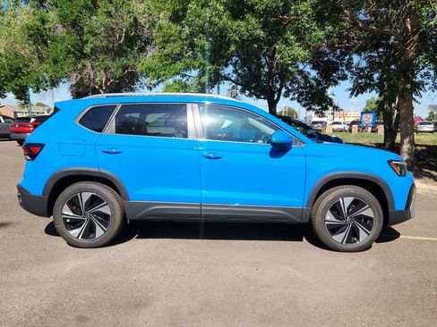 New 2025 Volkswagen Taos SE image 2