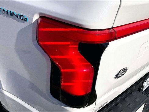 Used 2025 Ford F150 Lightning Platinum image 31