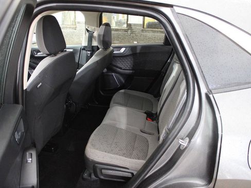 Used 2020 Ford Escape SE image 9