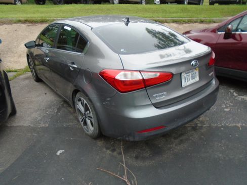 Used 2015 Kia Forte EX w/ UVO Package W/17" Alloys FWD image 3