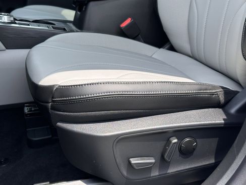 New 2025 Ford Escape SE w/ PHEV Premium Package image 17