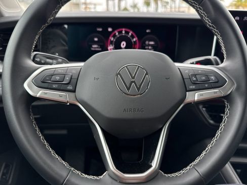 Used 2025 Volkswagen Tiguan SE FWD image 22